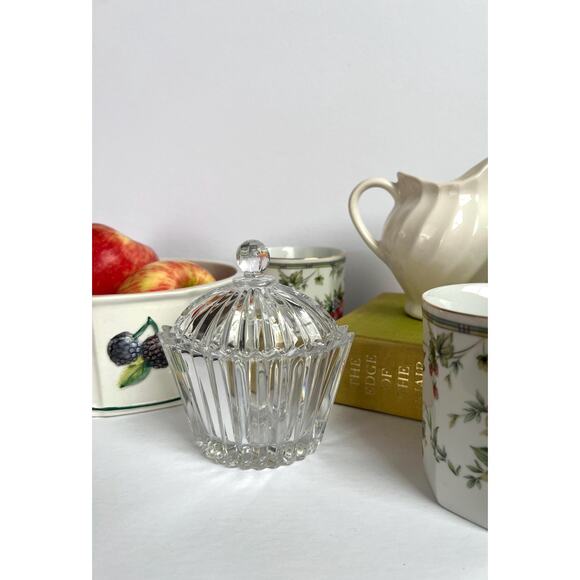 Vintage Ribbed Glass Dish with Lid Oval Trinket Box Coquette Bridal Vanity Dish - Picture 3 of 9